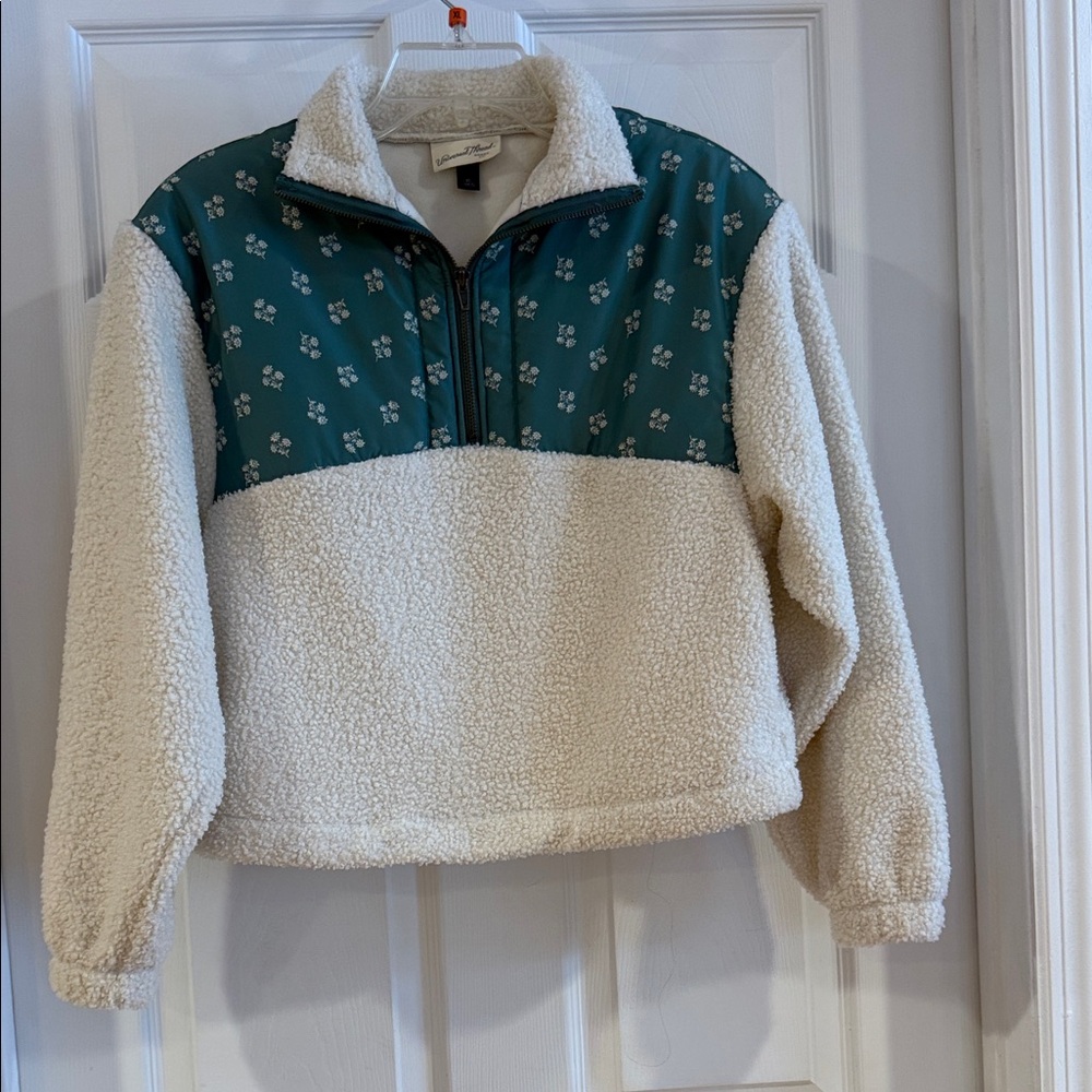 Universal Thread Off-White Fleece Top